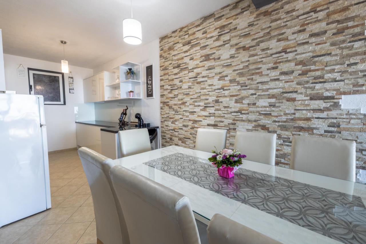 Apartment Dany - Free Beach Parking Makarska Exterior foto
